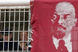 Na oslavách Prvního máje v podání KSČM nechybějí obrázky Lenina.