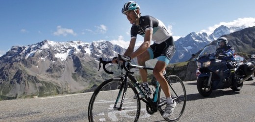 Andy Schleck je novým vedoucím mužem na Tour de France.