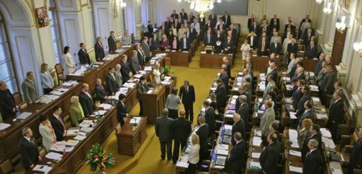 Poslanecká sněmovna si přilepší o pět milionů korun (ilustrační foto).