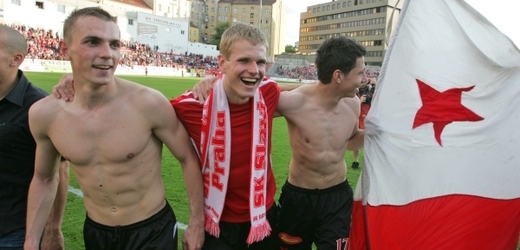 V roce 2009 slavil Peter Grajciar (vlevo) titul se Slavií, teď má namířeno do Sparty.