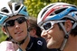 Druhé a třetí místo na Tour obsadila bratrská dvojice - Andy (vlevo) a Fränk Schleckové z Lucemburska. (Foto: ČTK)
