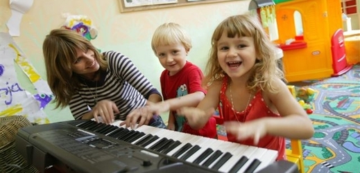 Ne všechny děti si mohou podobně užívat v českých školkách (ilustrační foto).