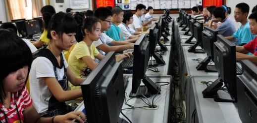 Závislost na internetu postihuje stále víc mladých Číňanů (ilustrační foto).