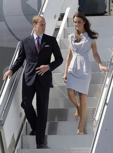Pohodlné, ale zároveň stylové šaty zvolila na cestu do USA. (Foto: ČTK/AP)