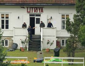 Policie prohledává ostrov Utøya. Soudí však, že Breivik komplice neměl.