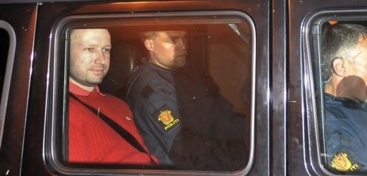 Střelec z Norska (v červeném) je podle právníka duševně nemocný.