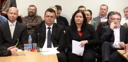 Kandidáty na ředitele dnes čeká další kolo boje (ilustrační foto ze zasedání Rady ČRo).