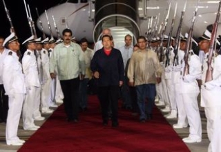 Chávez se vrací z Kuby do Venezuely.
