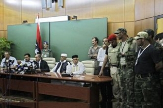 Rebelové se vyjadřují k Júnisově smrti na tiskovce v Benghází.