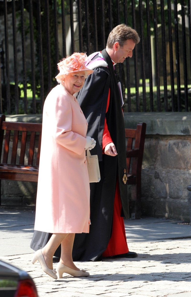 Svatbu své vnučky si nenechala ujít ani královna Alžběta II.
