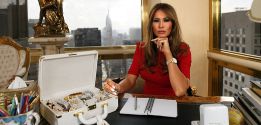Melania Trumpová představuje svou novou kolekci šperků.