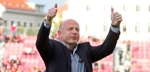 Trenér Karel Jarolím chce prý zůstat ve Slovanu Bratislava.
