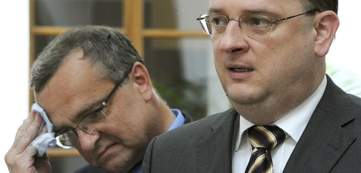 Premiér Petr Nečas (ODS) a ministr financí Miroslav Kalousek (TOP 09).
