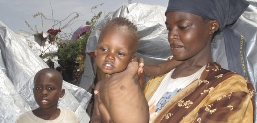 Češi prý v etiopské poušti objevili tisíce hladovějících Somálců.