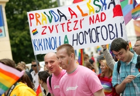 Fotografie z minulých gay parade v ČR.