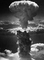 Obrovský atomový hřib více než šest kilometrů nad Nagasaki po svržení atomové bomby "Fat man".