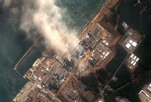 Elektrárna Fukušima krátce po havárii letos v březnu.