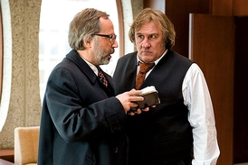 S Catherine Deneuveovou se na plátně už poněkolikáté sešel Gérard Depardieu (vlevo).