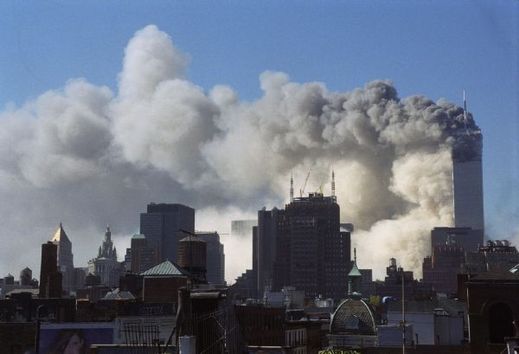 WTC hoří po nárazu letadel, 11. září 2001 v New Yorku.