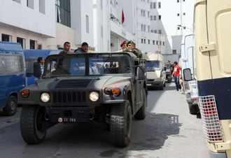 Policie přiváží k soudu v Tunisu některé členy klanu manželky exprezidenta Leily.