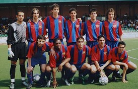 Dorost FCB. Fabregas (pátý zleva) hrál třeba s Messim (v masce).