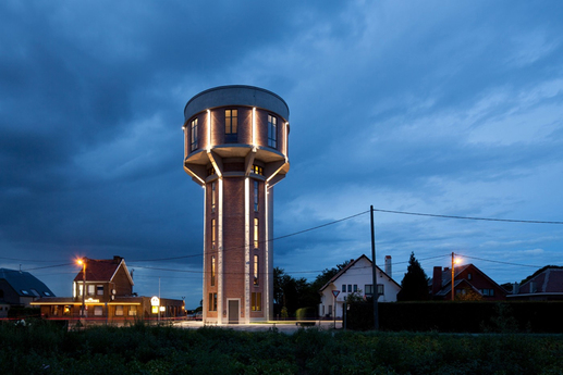 Starou vodárenskou věž objevil Mets na svých toulkách v belgickém Steenokkerzeelu roku 1996 a tehdy ho přišla na 30 tisíc eur (dnešních 720 tisíc korun).
