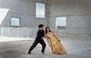 Tanec plný emocí vyjadřuje na plátně často běžné životní situace.