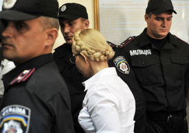 Soud na Tymošenkovou uvalil vazbu za narušování klidu v soudní síni.