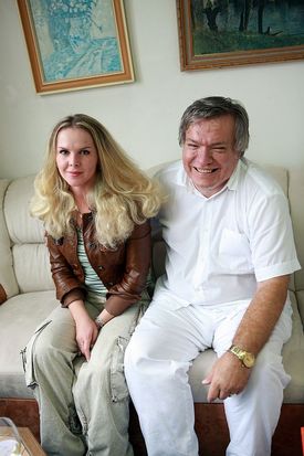 Lékař Jaroslav Barták se svou současnou asistentkou. 