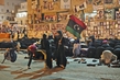 Zatímco muži osvobozují Libyi, ženy se modlí. Dívka na snímku hrdě nese povstaleckou vlajku. 