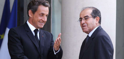 Francouzský prezident Nicolas Sarkozy s úřadujícím premiérem libyjských povstalců Mahmúdem Džibrílem.