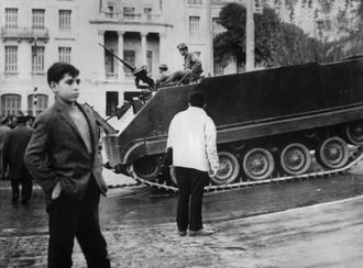 Obrněnce v řeckých ulicích roku 1967.