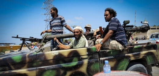 Libyjští rebelové oznámili přesouvání své rady do Tripolisu.