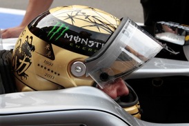 Zlatá helma Michaela Schumachera.