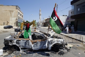 Boje v libyjském hlavním městě Tripolisu téměř ustaly.