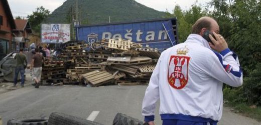Srbové zablokovali silnice v Kosovu již v červenci.