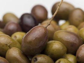 Lahodnou chuť olivy dodají gazpachu, tedy španělské polévce podávané za studena, a zvýrazní také různé druhy masa. 