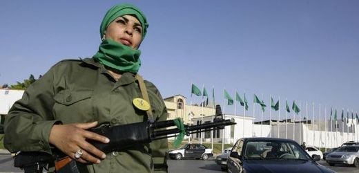 Kaddáfí s oblibou verboval i ženské bojovnice. Pro nepřátele-muže je to potupa.