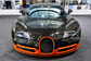Představujeme vám světovou jedničku, nejrychlejší auto současnosti. Je jím Bugatti Veyron Super Sport, které stojí neuvěřitelných 2,4 milionu dolarů (40,8 milionu korun), dokáže jet rychlostí až 429,6 kilometru za hodinu a na stovku zrychlí za 2,4 sekundy. (Foto: profimedia.cz)
