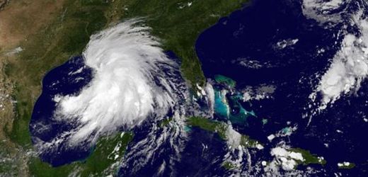Bouře Lee se řítí k břehům Ameriky.