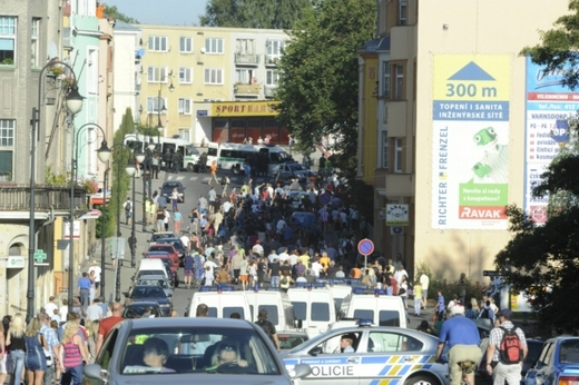 Několik stovek lidí pochodovalo Varnsdorfem.