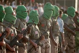 Kaddáfí v minulosti podporoval a ozbrojoval Tuaregy, později je naverboval do svých vojsk.