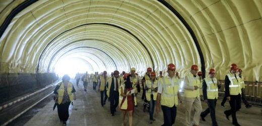 Tunel Blanka byl 5. září proražen. Dokončen by měl být roku 2014.