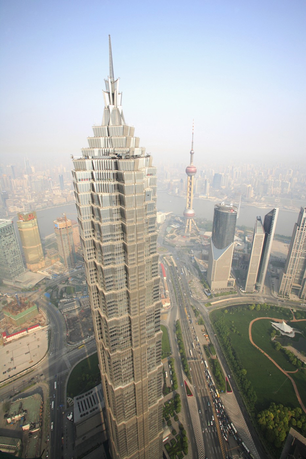 Devátou nejvyšší budovou světa je Jin Mao Tower v čínské Šanghaji. (Foto: profimedia.cz)