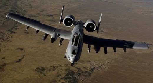 Americký letoun A-10 nad Irákem. Americký letoun A-10 nad Irákem.