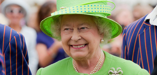 Britská královna Alžběta II. hledá nové zaměstnance.
