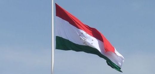 V Tádžikistánu jsou posedlí vlajkami - nejdřív nejvyšší stožár na světě, nyní dvoukilometrová vlajka...