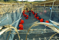 Vězení na Guantánamu vyneslo USA vlnu kritiky, neboť zadržené nechávalo v právním limbu.