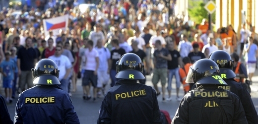 Policejní manévry na severu, na demonstrace se sjíždějí extremisté (ilustrační foto).
