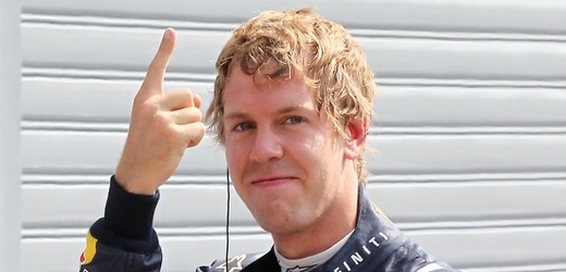 Sebastian Vettel slaví osmé letošní vítězství.